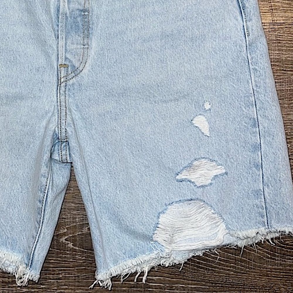 NWOT Levi’s 501 Mid Thigh Shorts - Picture 7 of 14